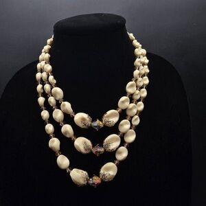 Elegant Cream Beaded Necklace